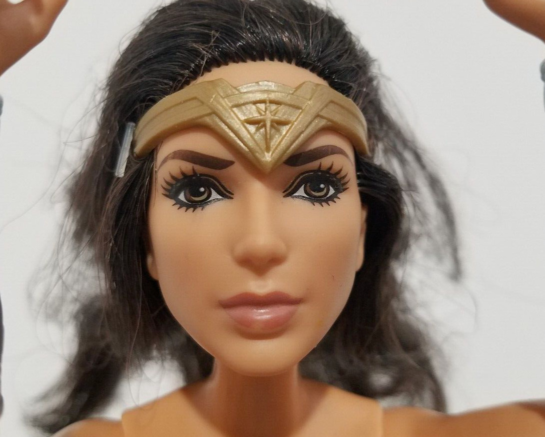 Gal Gadot - Wonder Woman - Justice Doll Famous Celebrity Articulation Barbie