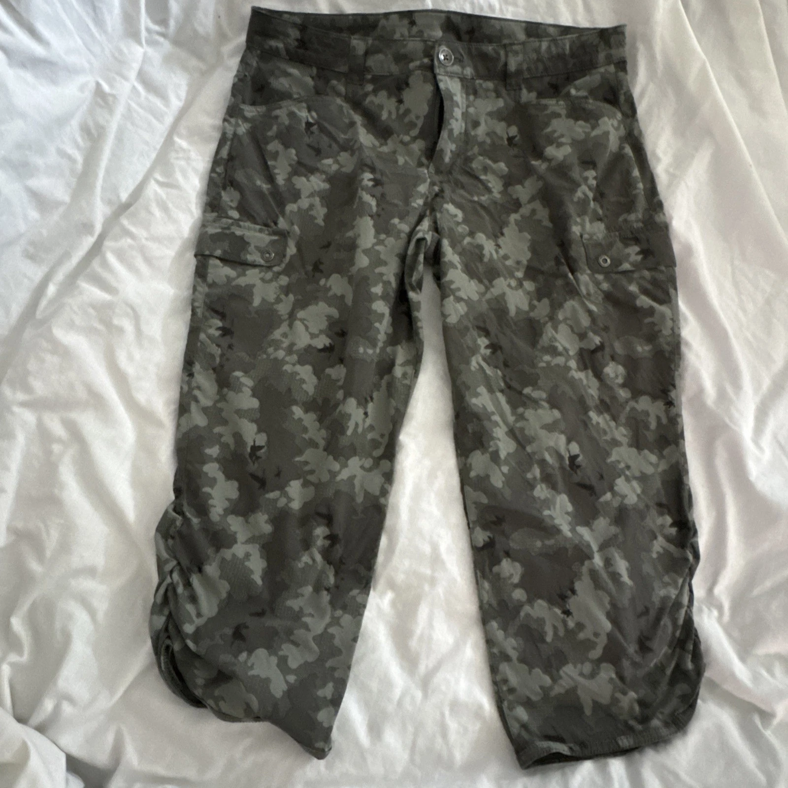 Eddie Bauer Travex Ruched Leg Capri 12 Green Camo Womens Lightweight Pants