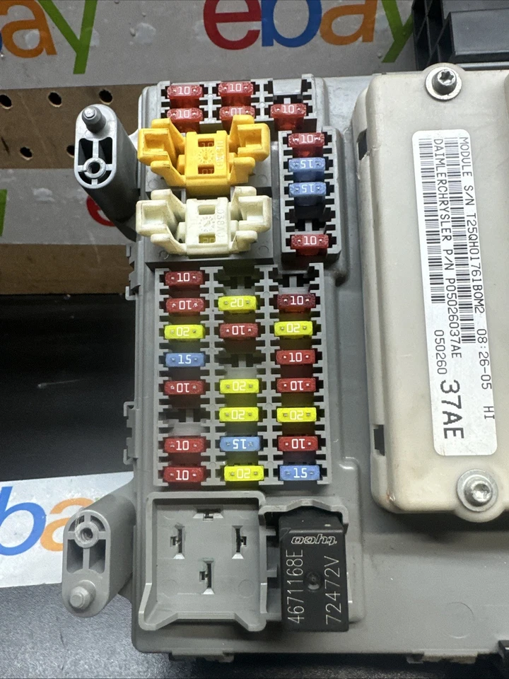 Jeep Liberty 2006 módulo de control de carrocería y caja de fusibles Foto 3 de 4