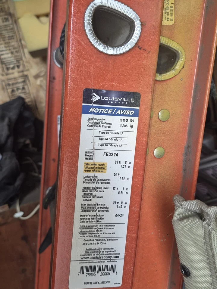 Escalera de extensión Louisville 24' Foto 3 de 3