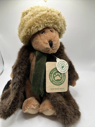 Boyd’s Bears Aunt Bessie Skidoo #91931  Faux Fur Coat, Purse And Hat