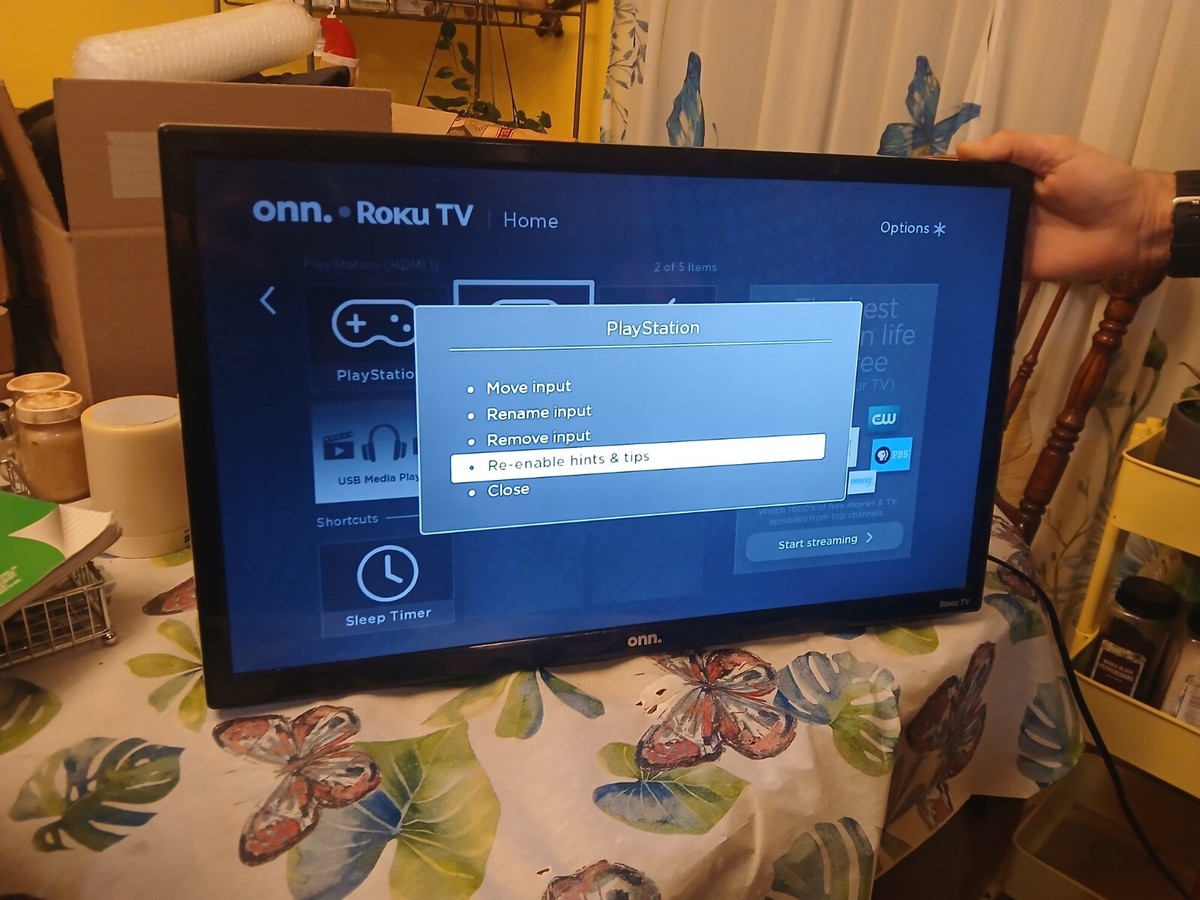 Onn. Roku TV 24in LED Roku Smart TV HDMI RCA w/ 2 Remotes