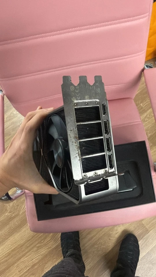 NVIDIA  RTX 3090 FE 24GB GDDR6 (Scheda Grafica con Piccoli Segni di Usura) - Immagine 3 di 4