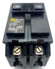 CHIPPED Square D Homeline HOM240 2 Pole 40 Amp 120 240V Plug In Type HOM Breaker