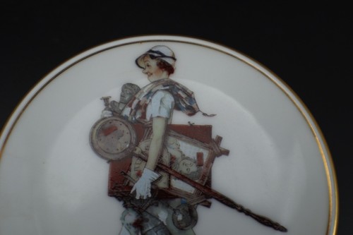 Norman Rockwell Collector Plate THE ANTIQUE HUNTER Mini Porcelain 1983 Vintage - Picture 3 of 8