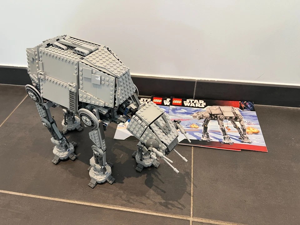 LEGO Star Wars 10178 Motorized Walking AT-AT, photo 2 sur 5