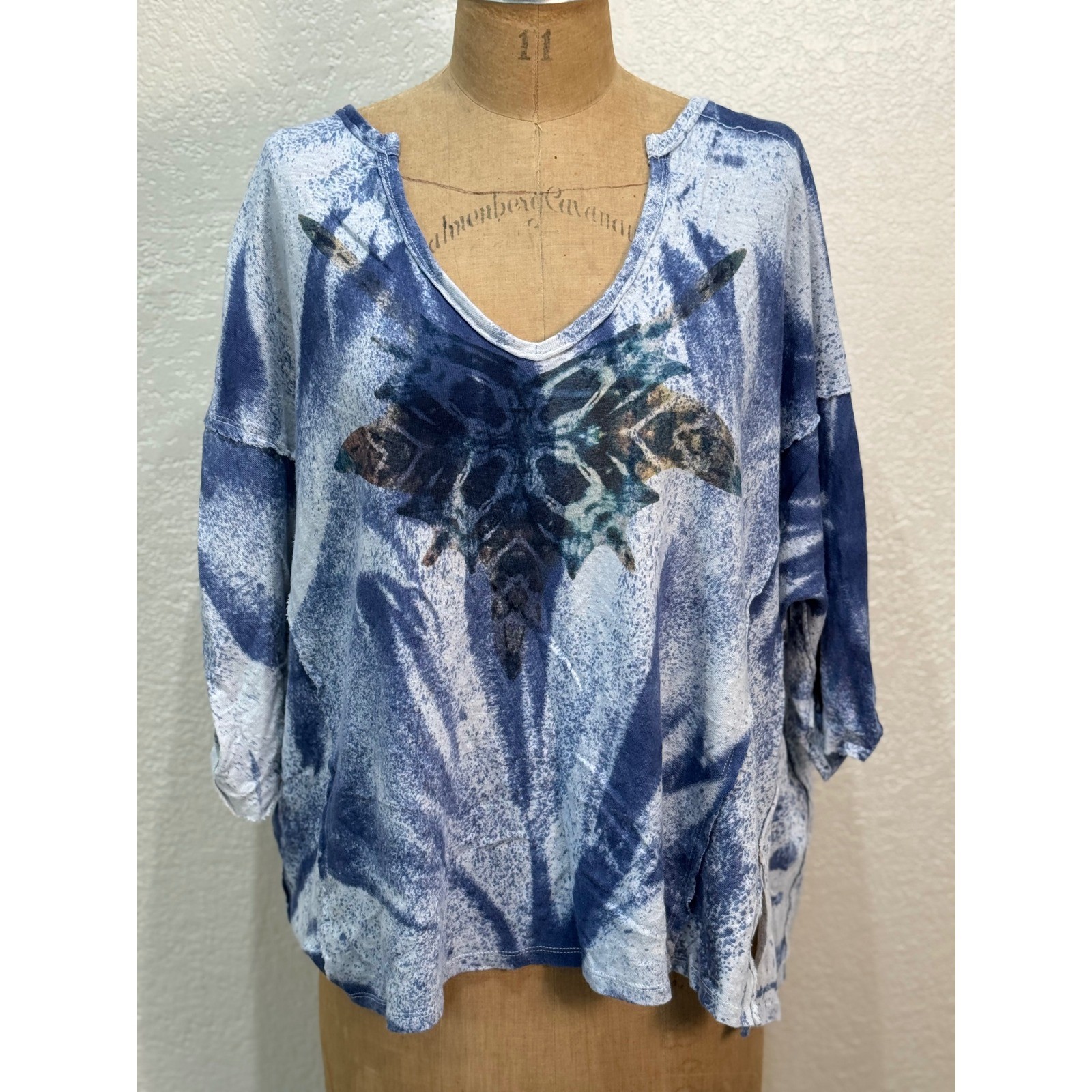A Rare Bird Blue Tie Dye Snowflake Oversized Top V-Neck Raw Hem One Size O/S