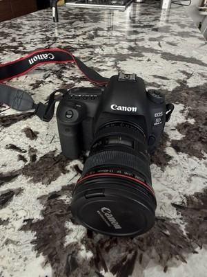 Canon EOS 5D Mark IV Digital SLR 30.4MP 2.4x Zoom 4K Wi-Fi Touchscreen +4 Lenses