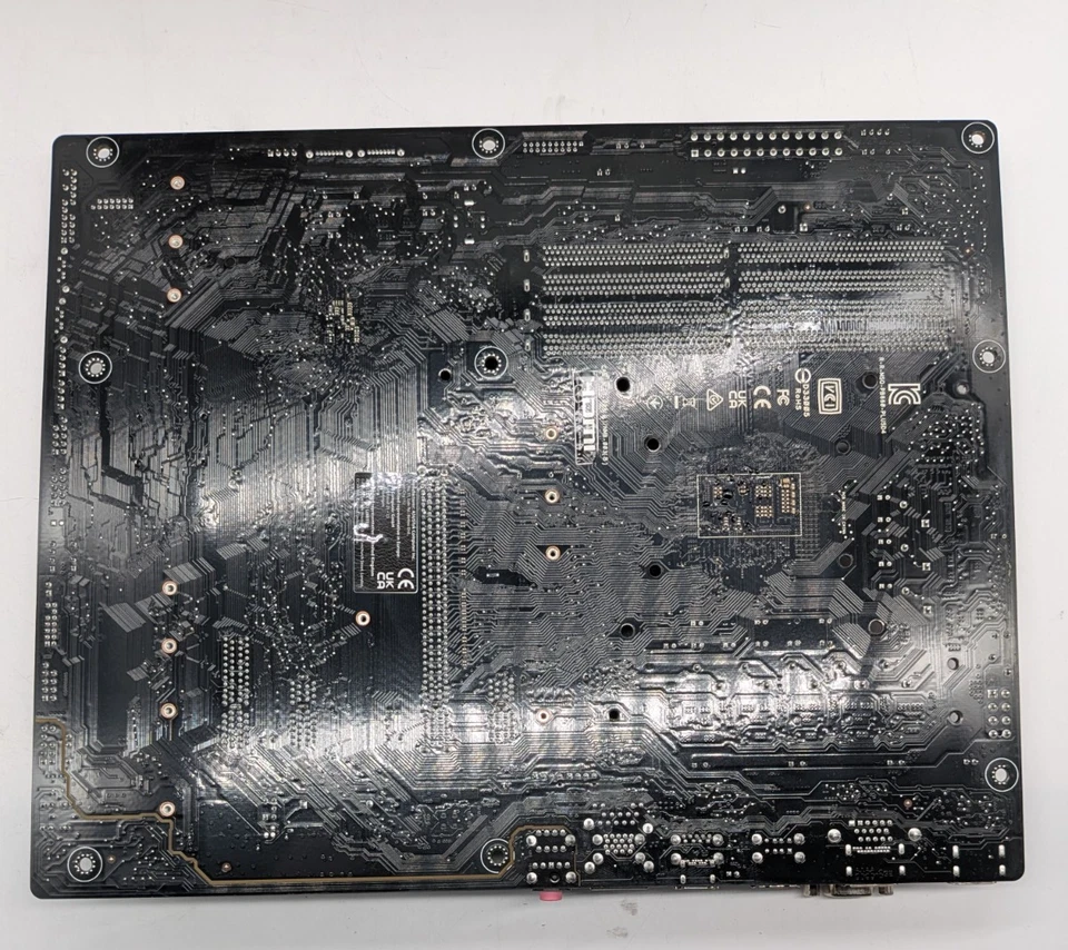 Placa madre modelo desconocido - piezas sueltas/defecto - Imagen 4 de 4