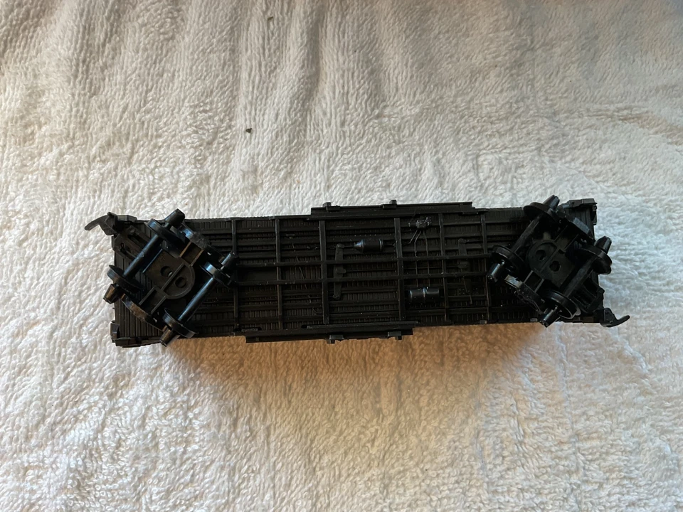 Train Model - HO Scale Model Power 40' New Haven Black Box Car, #32957 - Image 2 of 4