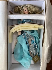 Very Rare Franklin Mint Lady Of the Lake Camelot Porcelain Doll w/ Sword Boxes