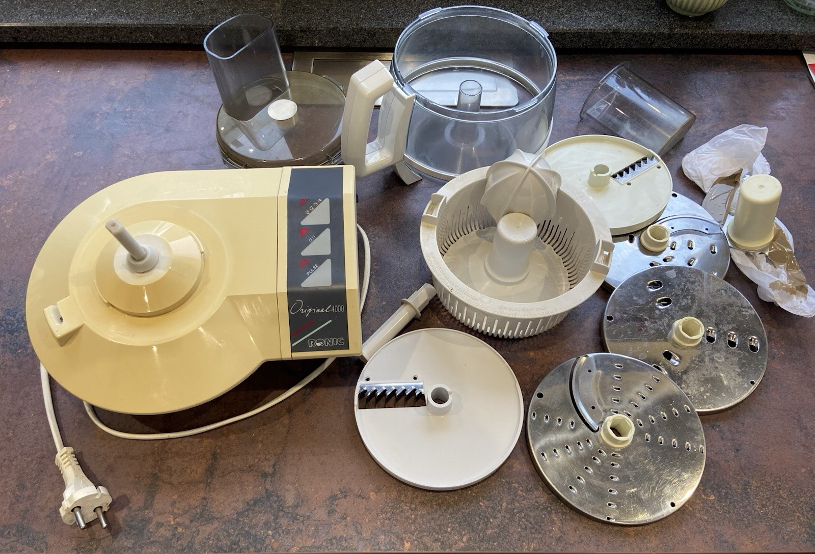 Küchenmaschine „RONIC“