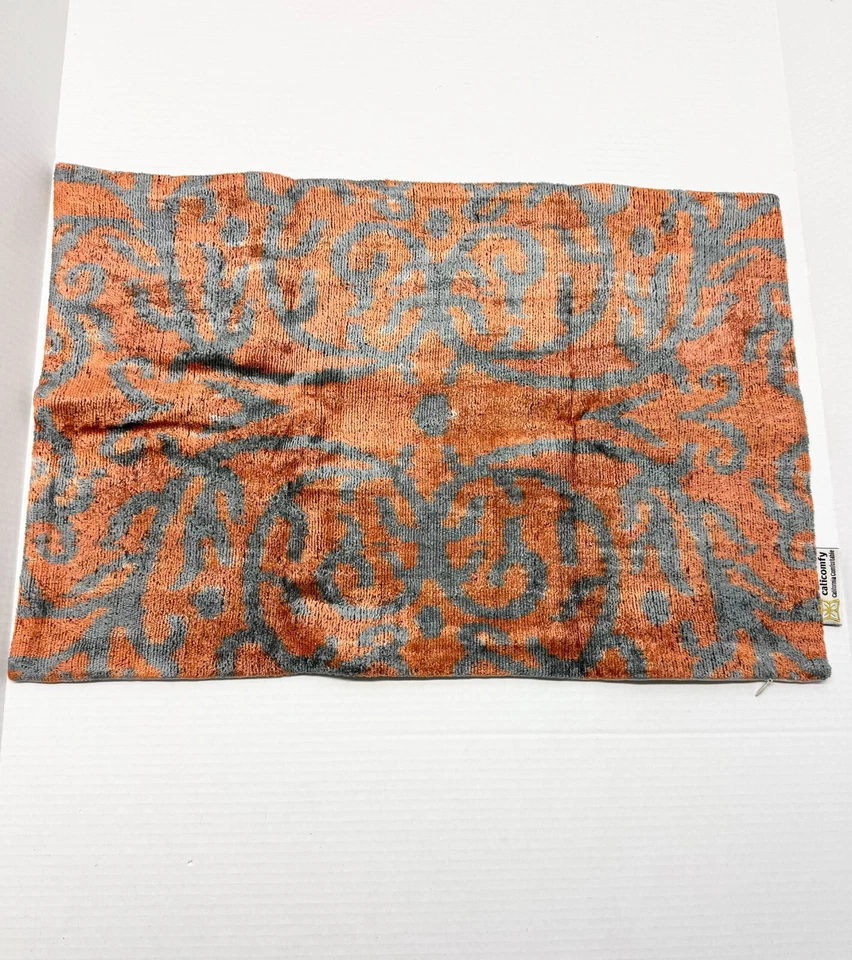 CaliComfy Canvello Handmade Luxury Silk Velvet Ikat Pillow Cover & Insert - Image 3 of 4