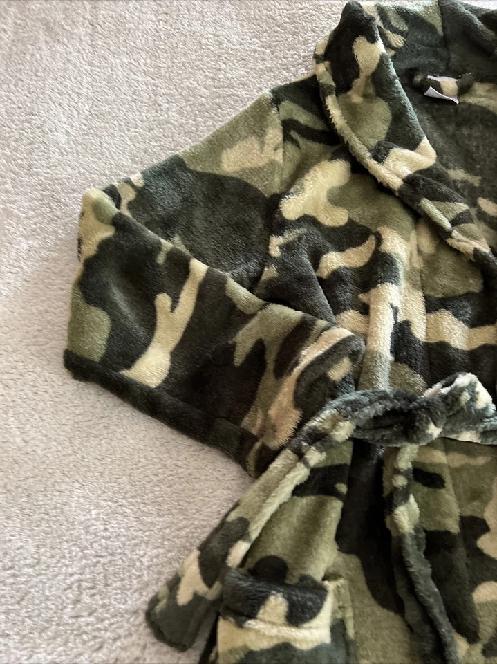 Wonder Nation Boys Black Green Camouflage Fleece Long Sleeve Robe Medium 8 - Image 4 of 4