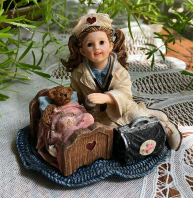 BOYDS DOLLSTONE -WISH I WUZ SERIES #3 - DANIELLE ...SWEET COMFORTS (NURSE)