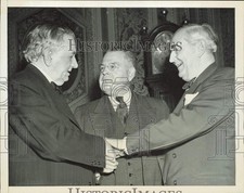 1946 Press Photo Senators congratulate Warren Austin after U.N. nomination