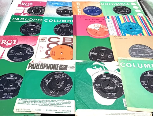 16X 1960s POP/CHART/BEAT 7" SINGLES - Inc: Hollies, Beatles, Crickets