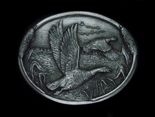 TH15147 NOS VINTAGE 1984  DUCKS FLYING  ART COMMEMORATIVE PEWTER BELT BUCKLE