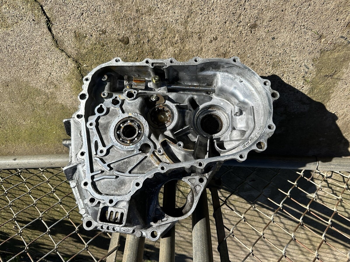 Bellページ 94-01 Acura Integra Transmission Bell Housing Case Manual 5 Speed