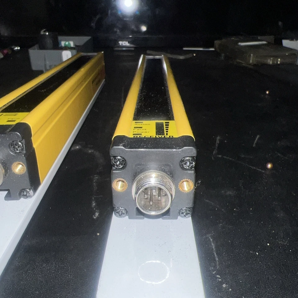 YINGB Light Curtain GMNB-12-2-C Emitter/ receiver With Brackets (H4) - Image 3 of 4