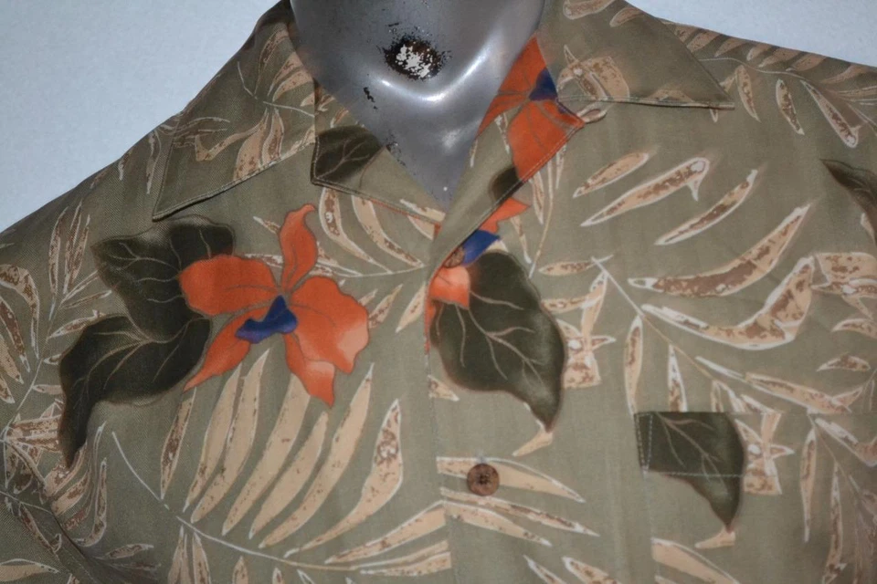 37110 Jos A Bank Hawaiian Shirt Coconut Buttons Green Silk Size Medium Mens - Image 4 of 4