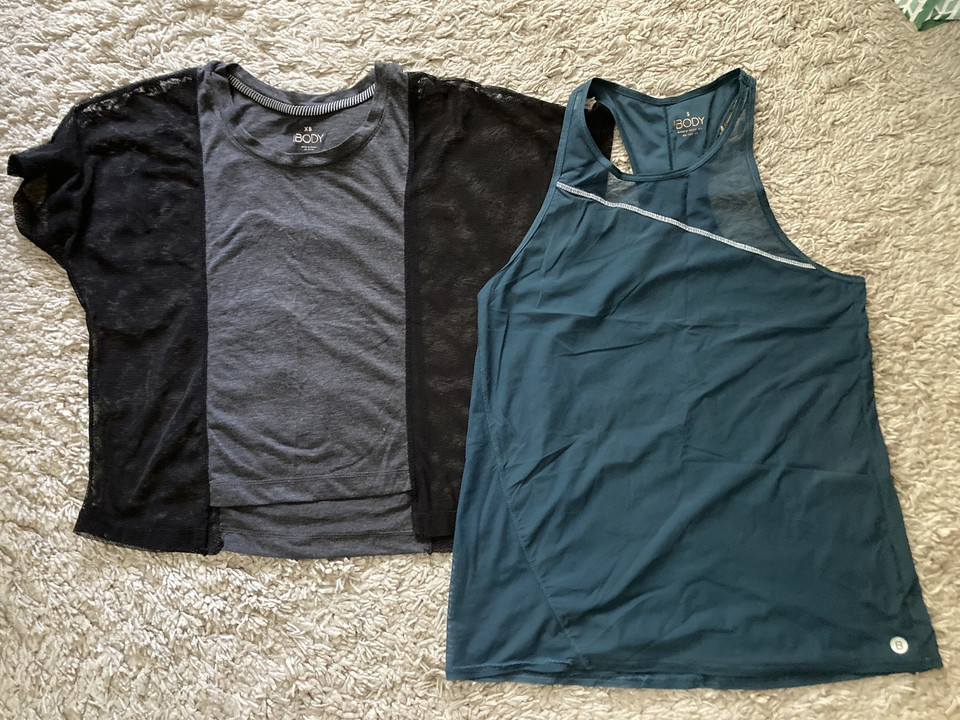 2 gym/active/sports singlets tanks tees tops Size S & XS Cotton On Body