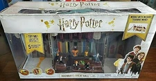 Harry Potter Hogwarts Great Hall Deluxe Mini Playset Tiny Figures Lighted NEW!