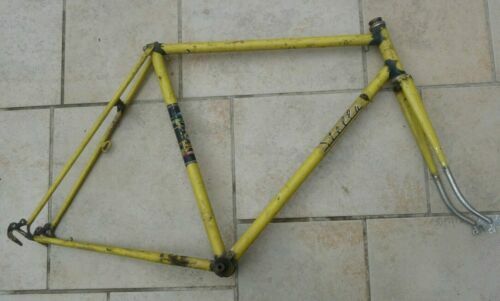 Fourche Acier Route Cintrée 700 – Filetée 1, Diamètre 25.4, Chromée Mat, Neuve BSC