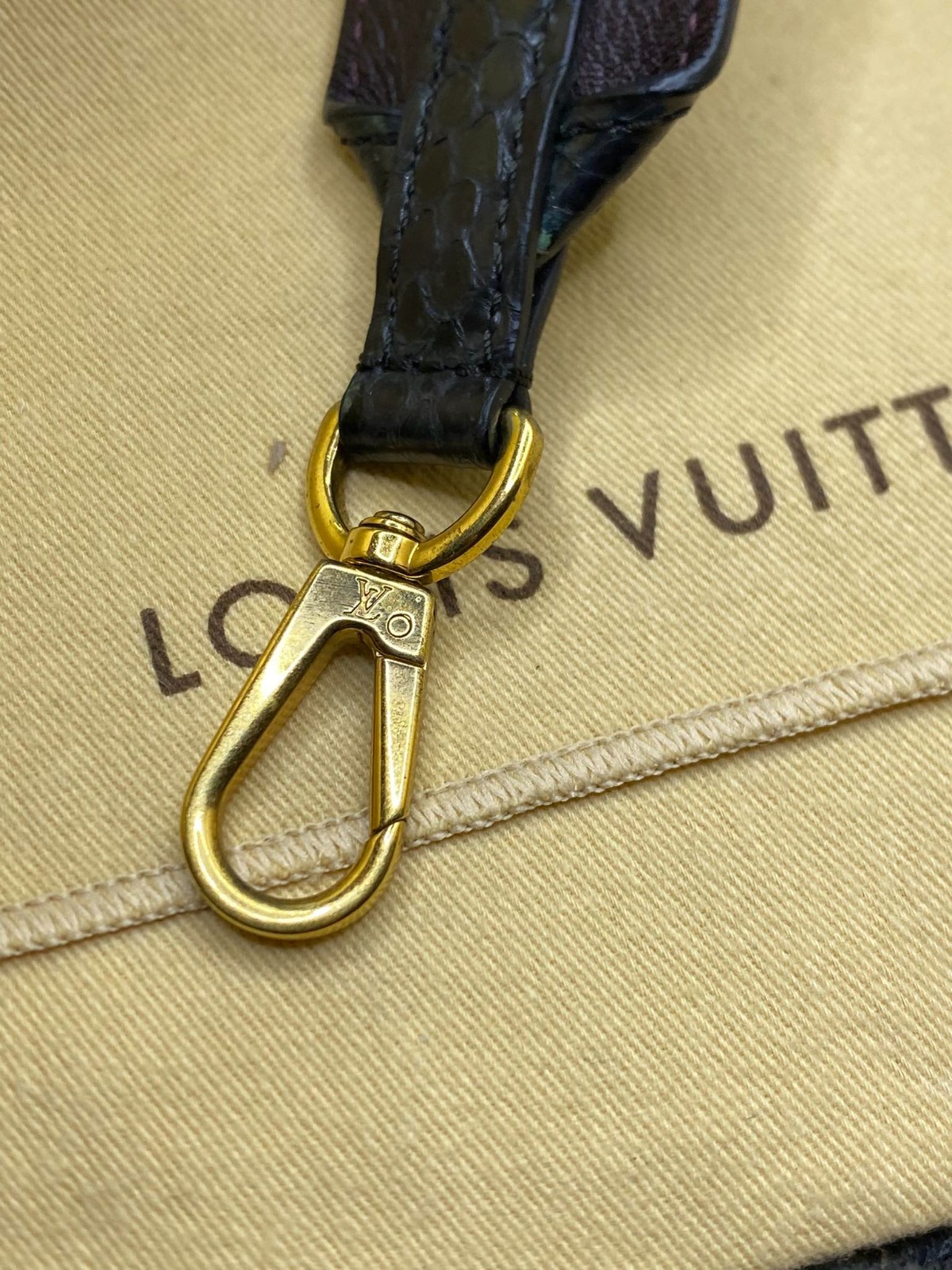 LOUIS VUITTON Python Shoulder Strap Leather black - image 10