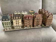 Aufwändig gestaltetes Diorama Altstadt mit Straßenbeleuchtung und Figuren Spur N