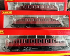 Hornby R4576A Thompson  Suburban Coache BR 00 