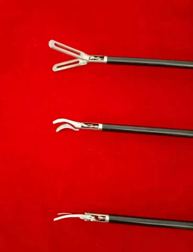 Juego de 3 instrumentos quirúrgicos de tijera laparoscópica Fenestrated Maryland Foto 4 de 4
