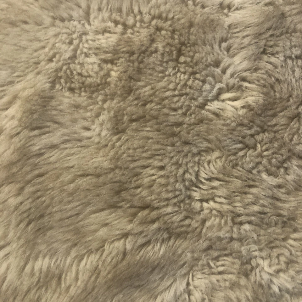 Alfombra Safavieh imitación piel de oveja 3’ X 5’ en forma de Lt beige marrón Foto 4 de 4