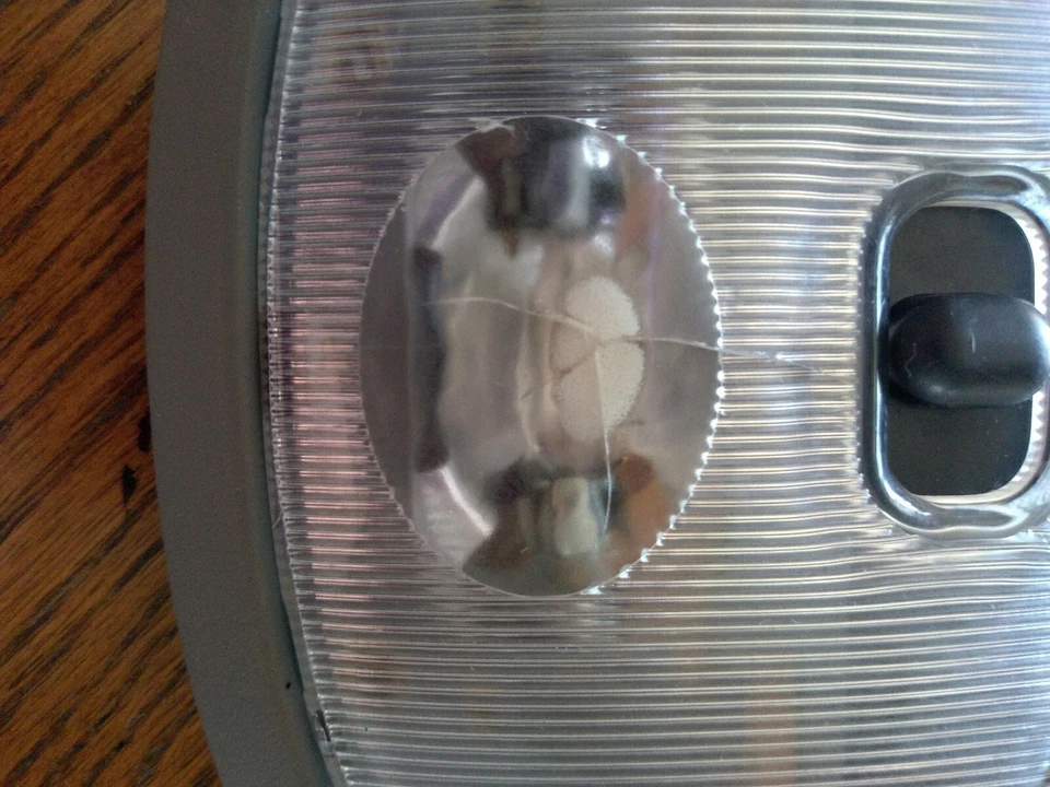 1997 - 2002 年福特林肯领航员后圆顶灯原始设备制造商灰色 — 第 4/4 张图片