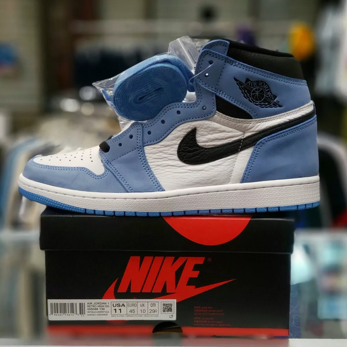 Air Jordan 1 Retro High OG 'University Blue' 555088-134