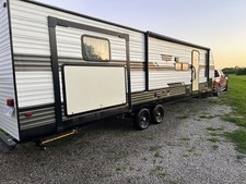 2020 Forest River Wildwood 31KQBTS Bunkhouse 3 Slide Outdoor Kitchen Sleeps 10