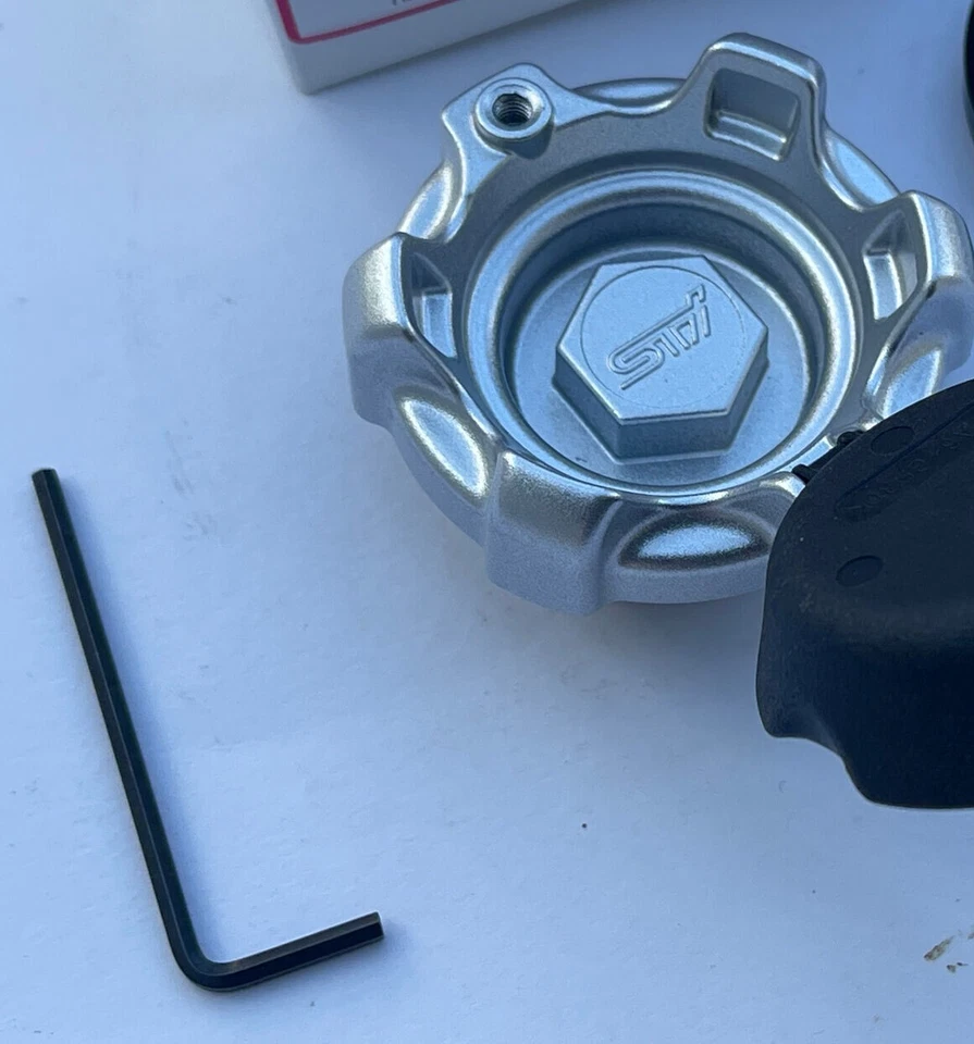 Tapa y junta de relleno de aceite Subaru STi Tecnica International ST15257ZR010 803942010 Foto 3 de 4