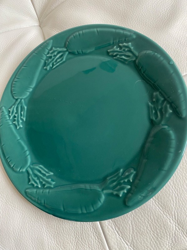 vintage*A SANTOS Portugal*10"round PLATE*Carrot design*Green