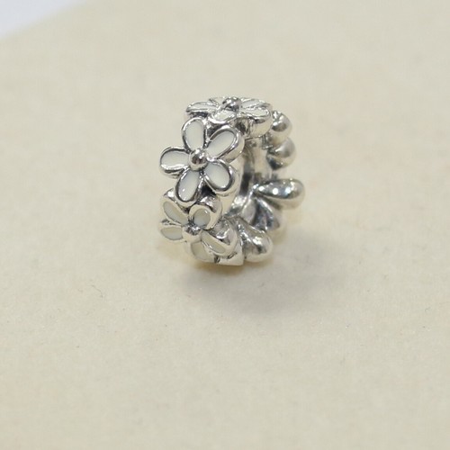 NEW AUTHENTIC CHARM DARLING DAISIES SPACER 791495EN12 W SUEDE POUCH 5700302318609 |