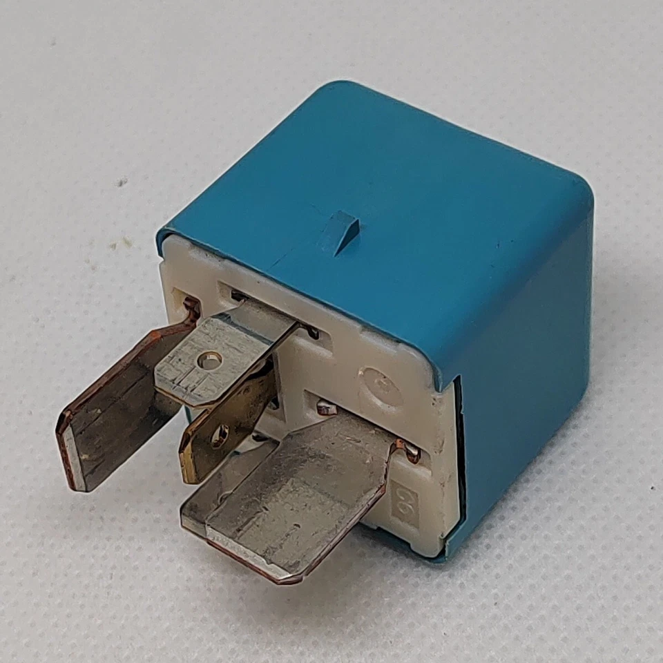 Relé original 90080-87025 5 pines Toyota Camry Highlander Matrix Tacoma Tundra Foto 2 de 4