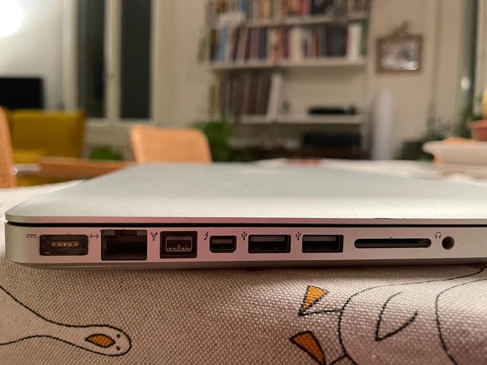 Apple MacBook Pro 13" · i5 2th gen 2.3 GHz · 4GB · 320GB, foto 4 di 5