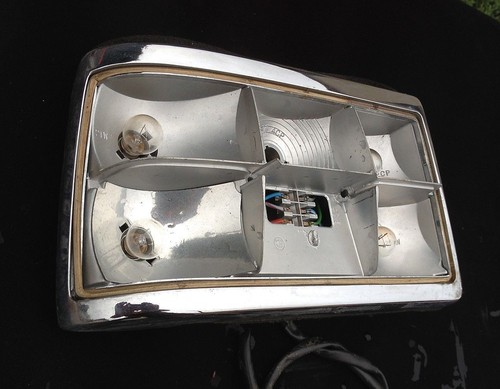 R55/  BMW 5er E12    Rücklicht Rückleuchte Lampenträger