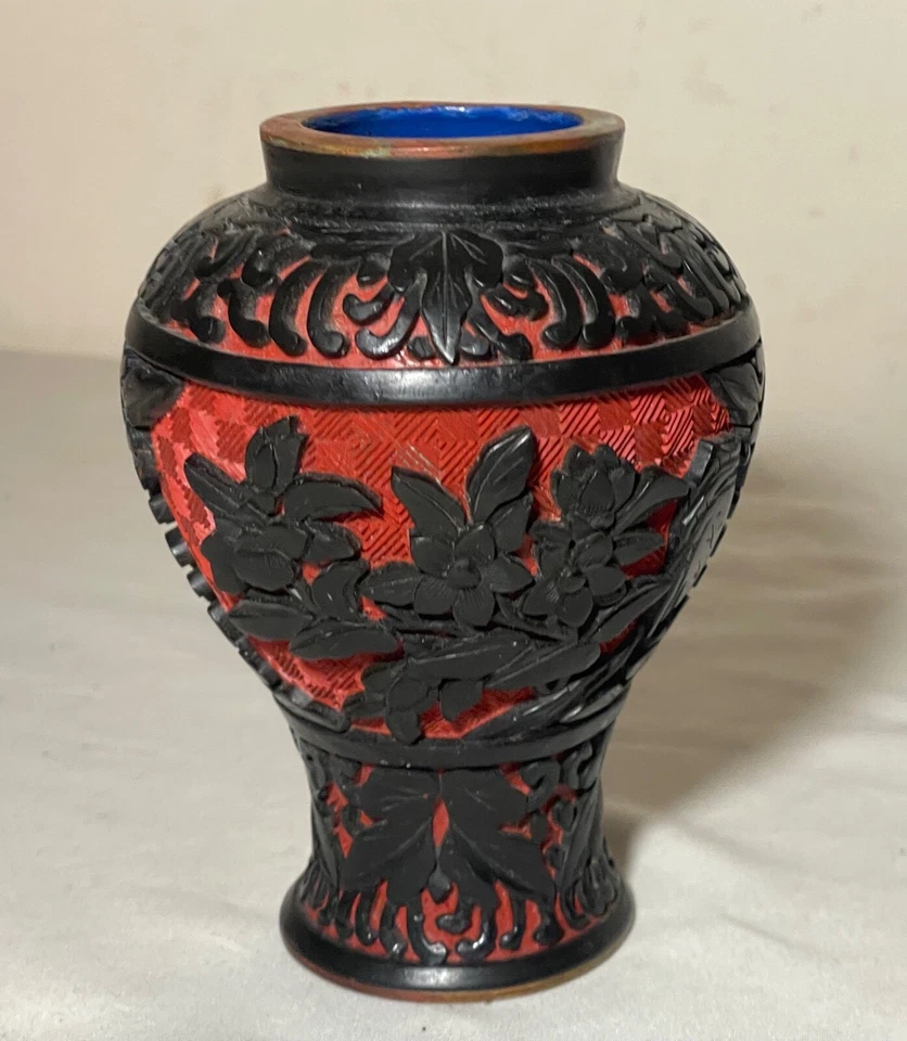 Antiguo jarrón floral cinabrio laca roja negra tallada china hecha a mano Foto 2 de 4