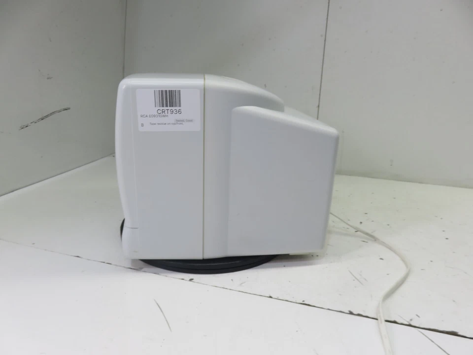 RCA E09310WH CRT 9" TV - No Remote - Image 2 of 4