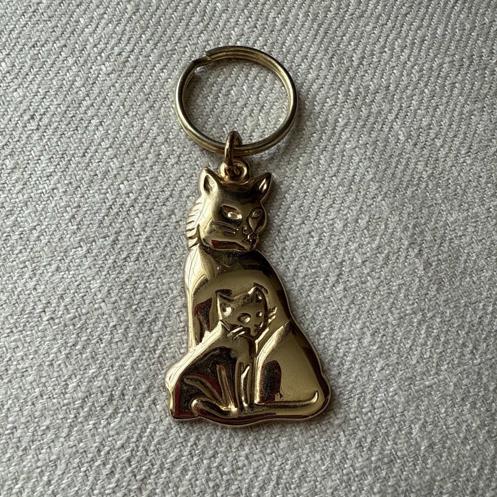 Vintage keychain cat kitten feline gold tone metal For Cat Lovers Cat Lady