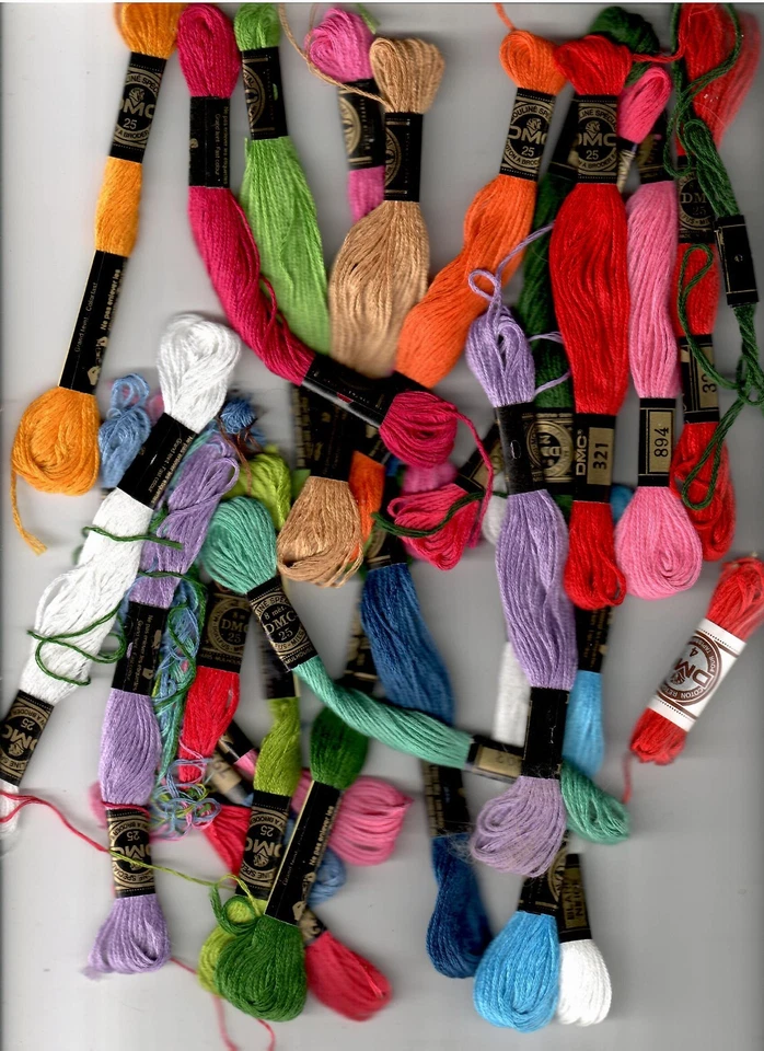 broderie fleurs sur fond noir  a encadrer ect+fils - Photo 2/2