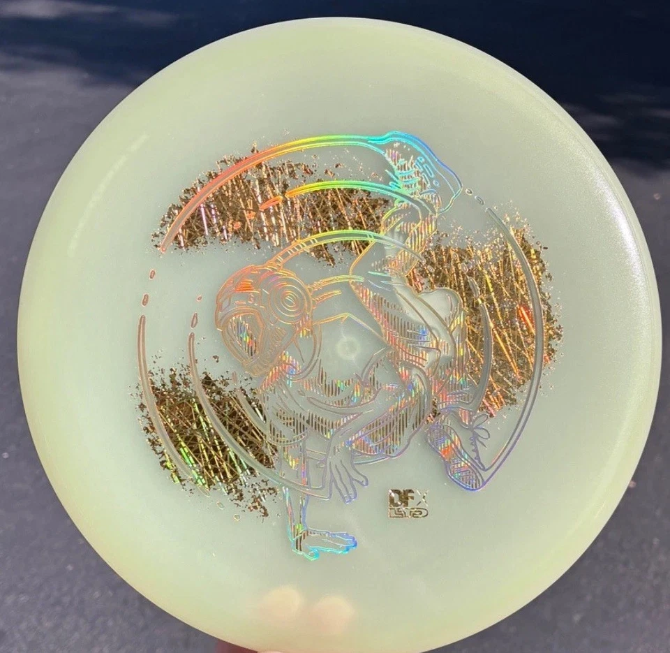 Disco de golf MVP Axiom Total Eclipse Glow Proxy - Golden Goose DFX LTD “BrokeDance” Foto 2 de 4
