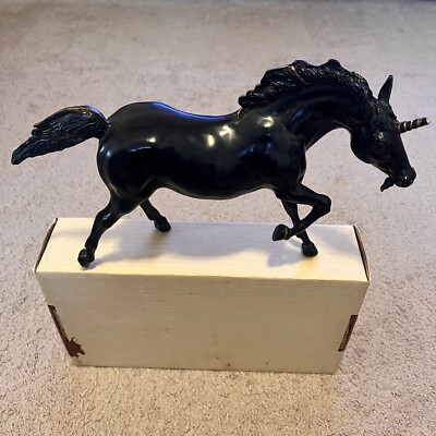 Breyer Horse  BROKEN HORN.
