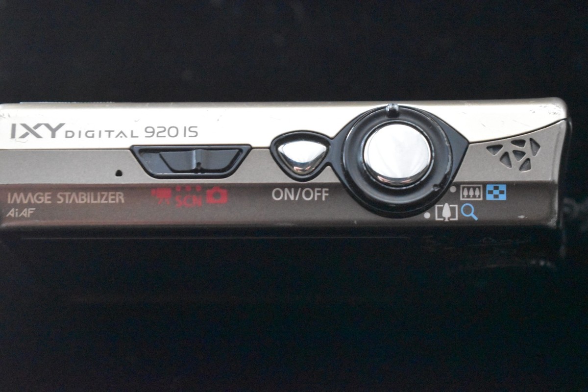 US Duty Paid] Canon IXY Digital 920 IS Gold 10.0 MP Digital Camera