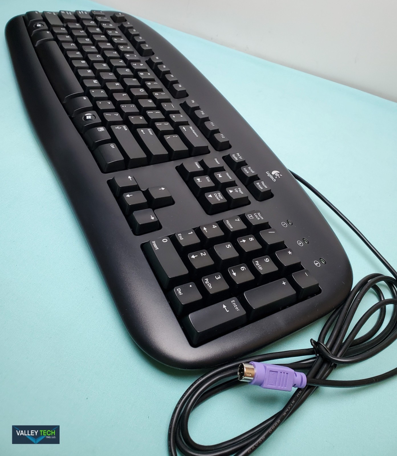 Logitech Deluxe 968012-0403 Wired Black Full Keyboard (PS/2 ONLY, NO USB) NEW